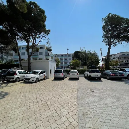 I&s 6 Apartment Golem (Tirana)