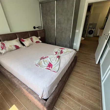 I&s 6 * Golem (Tirana)