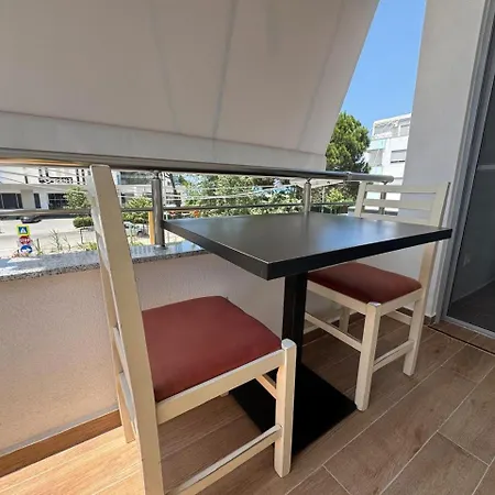 I&s 6 * Golem (Tirana)